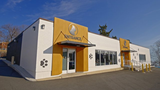 Columbia Pike Animal Hospital and Emergency Center exterior, 4205 Evergreen Ln, Annandale, VA